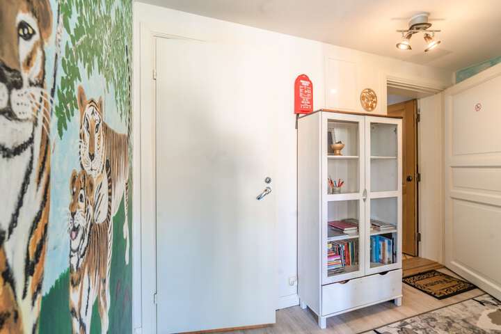 Room 3 of 82