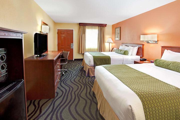 Double Accessible King Size Bed (2 of 8)