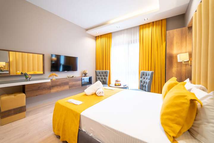 Room 42 of 100