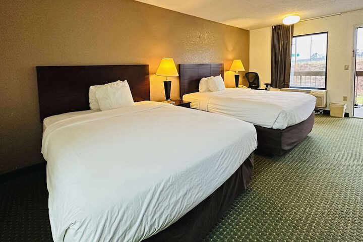 1 Queen Bed (9 of 13)