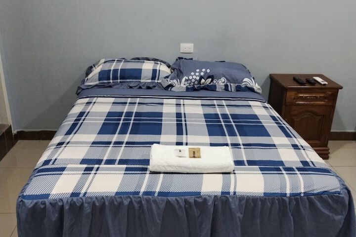 Room 10 of 32