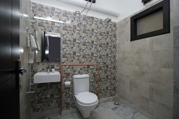Room 3 of 20