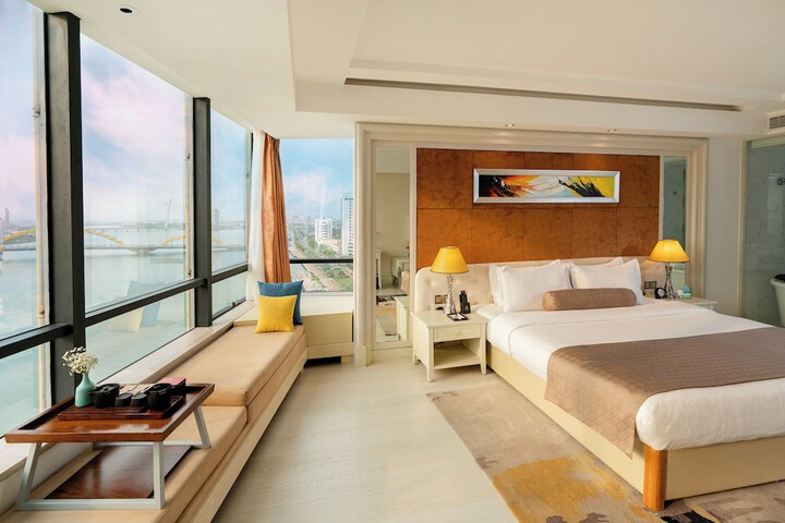 Room 27 of 168