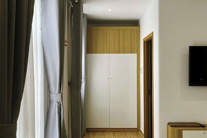 Room 13 of 36