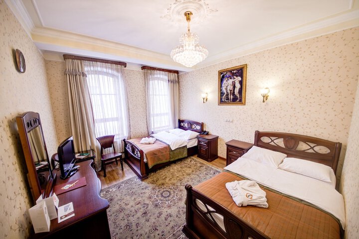 Room 5 of 37