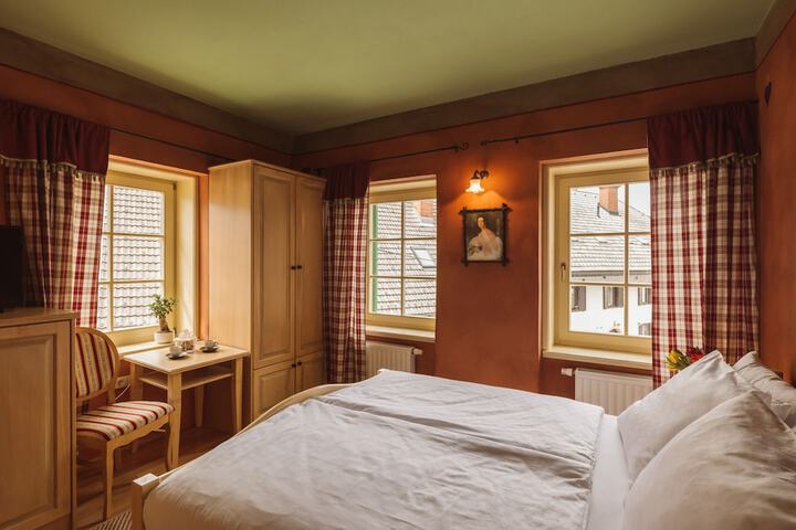 Room 2 of 7