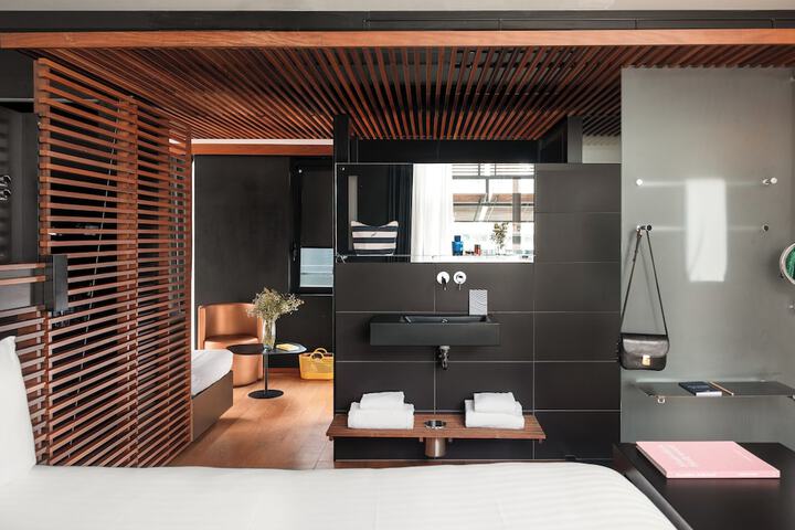 Room 25 of 53