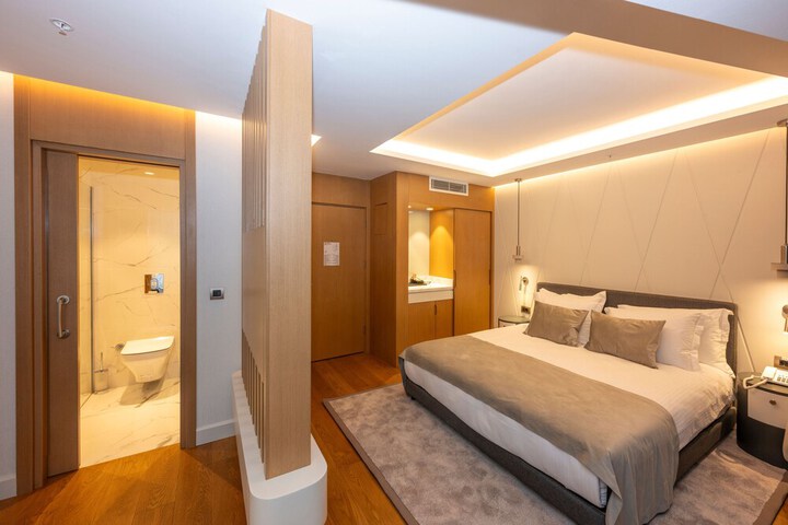 Room 42 of 59