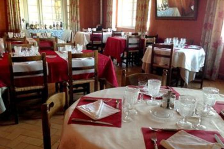 Dining 18 of 22