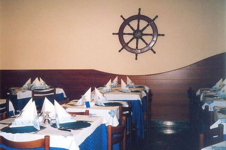 Dining 35 of 44