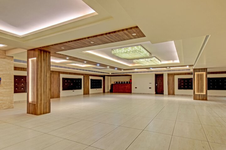 Ballroom/Hall 3 of 4