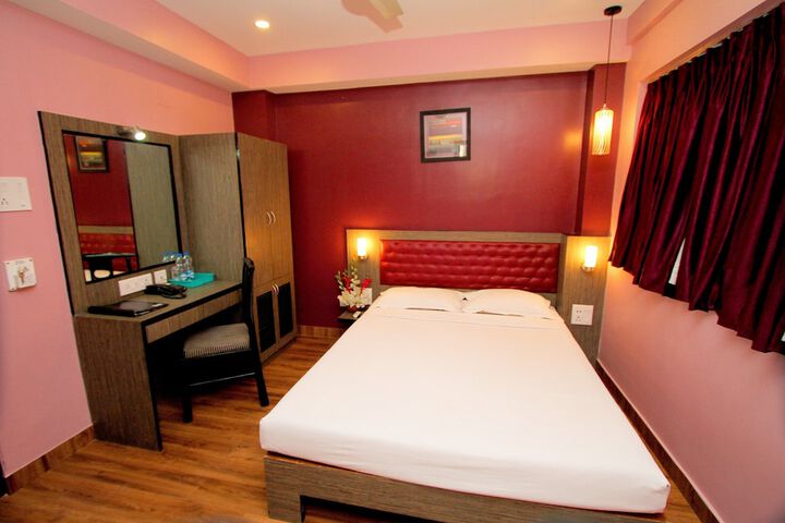 Room 5 of 33