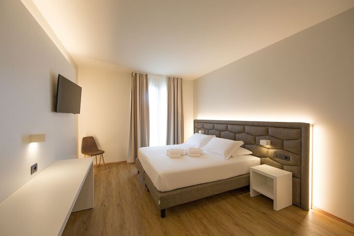 Room 3 of 18