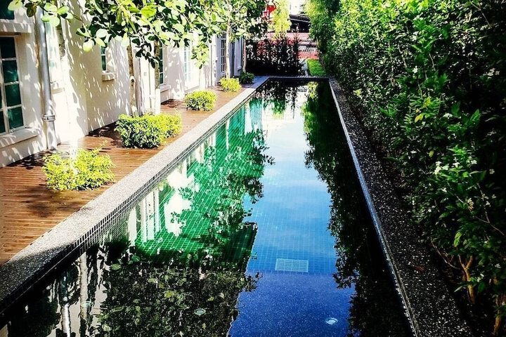 Hotel Pool