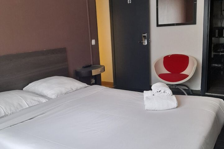 Room 25 of 39