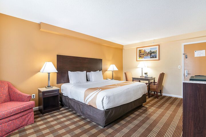 1 King Bed (7 of 9)