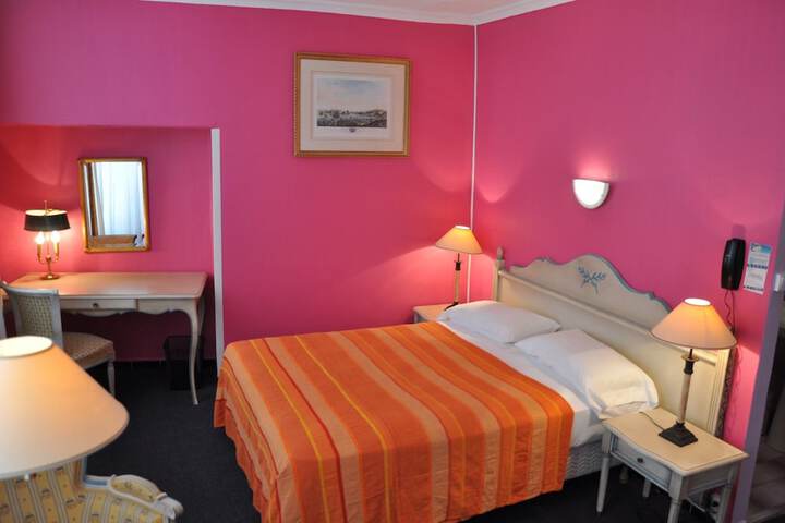 Room 8 of 40