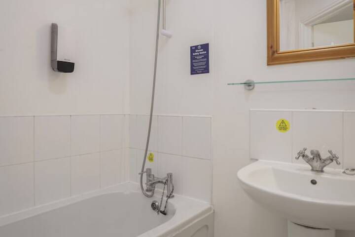 Room 34 of 91