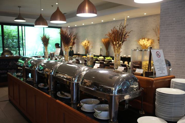 Dining 93 of 108