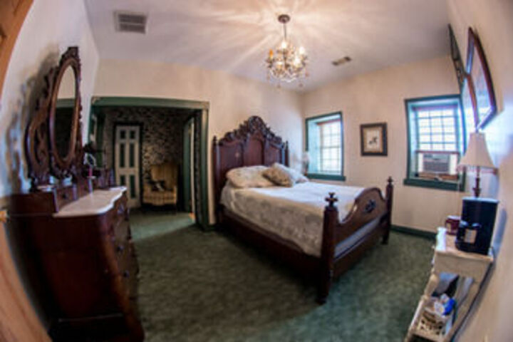 Room 11 of 27