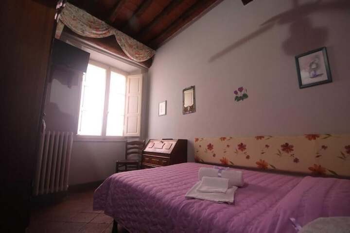 Room 10 of 33