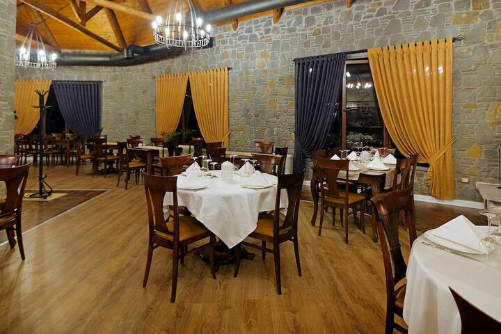 Dining 41 of 47