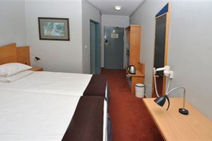 Room 5 of 14