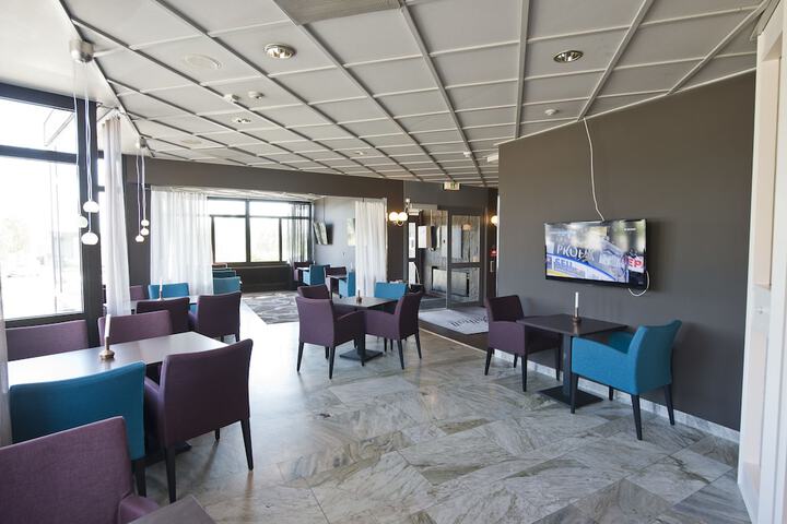 Guest Lobby