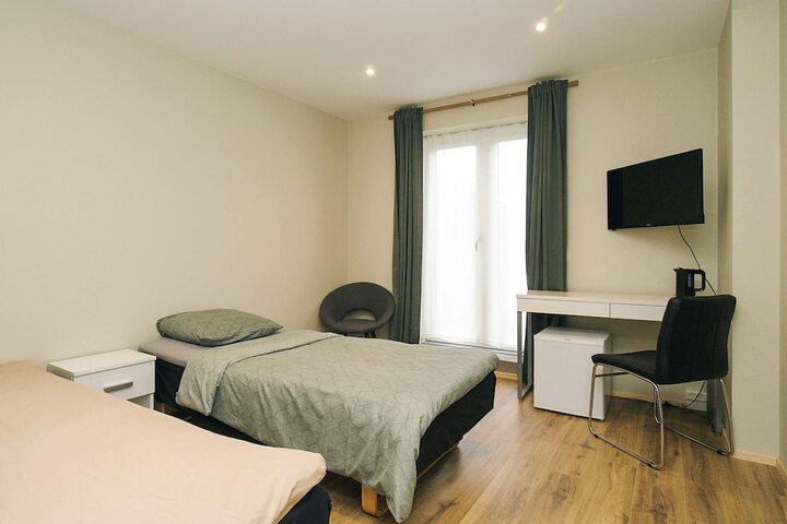 Room 2 of 25