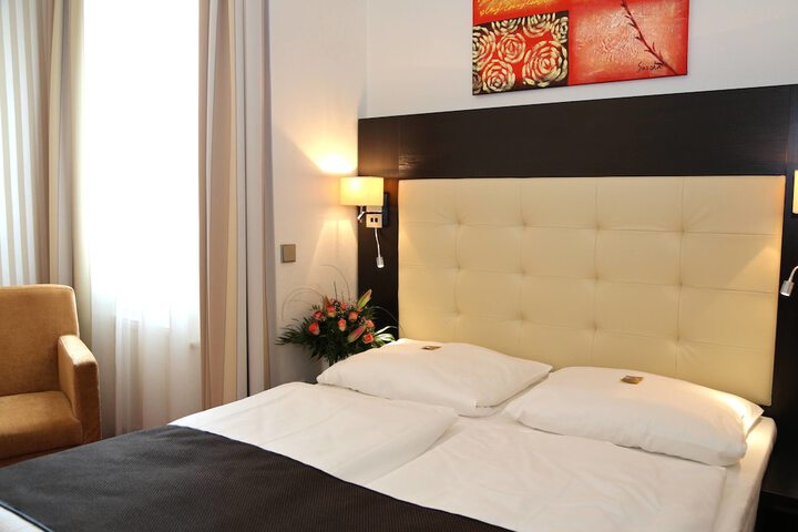 Room 10 of 37