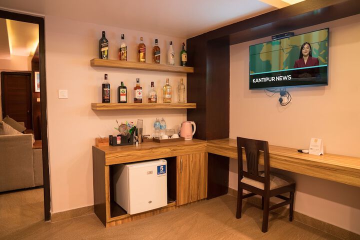Lounge 53 of 116