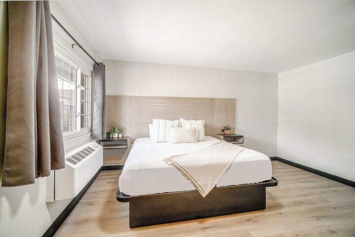 Room 3 of 16
