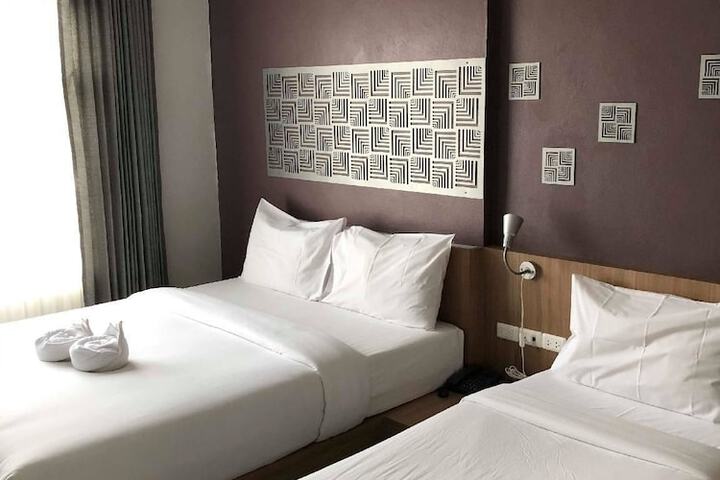 Room 10 of 26