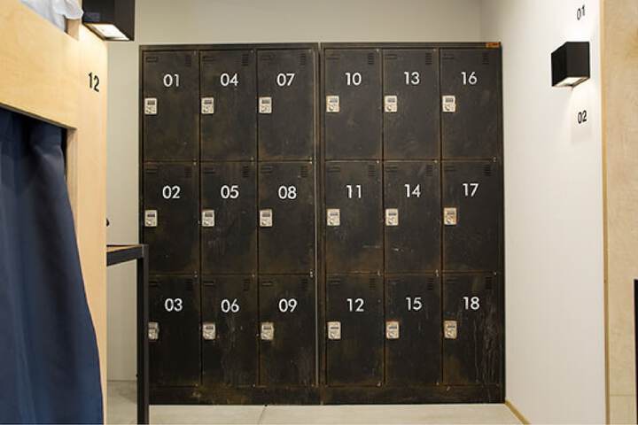 Room 13 of 42