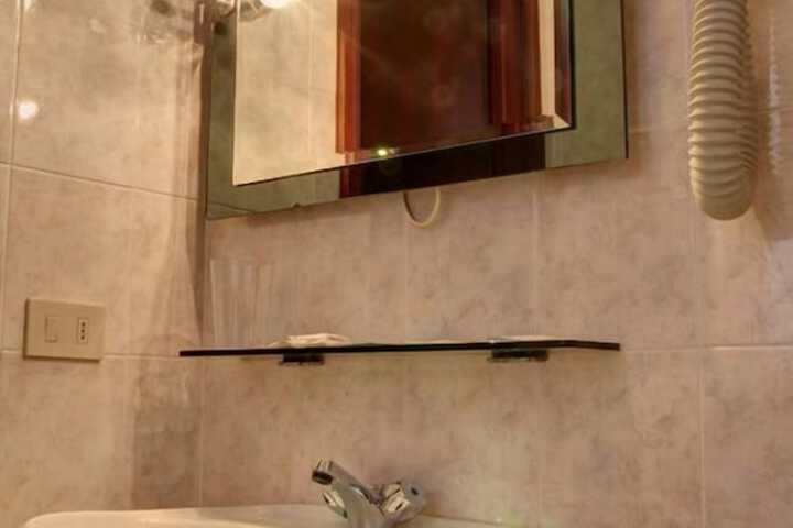 Room 15 of 23
