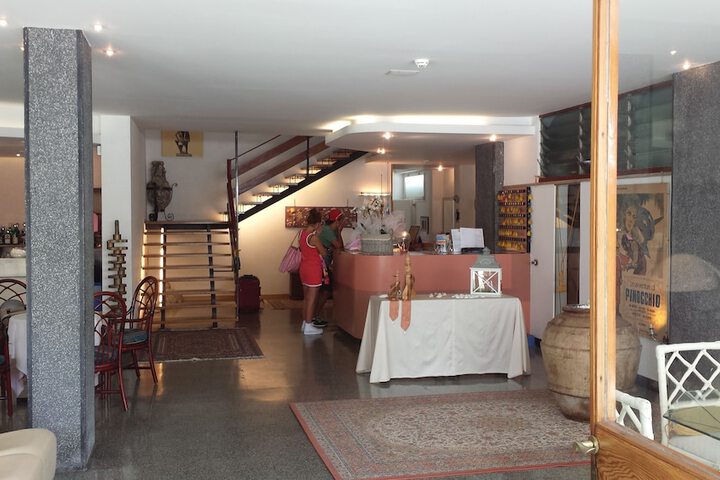 Guest Lobby