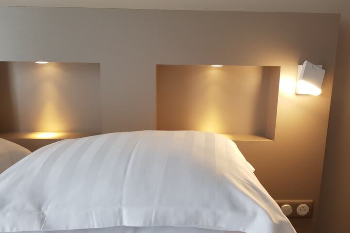 Room 7 of 103