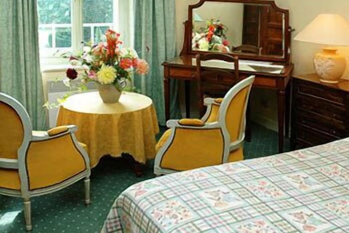 Room 16 of 40