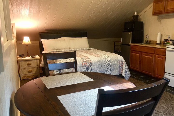 Room 14 of 108