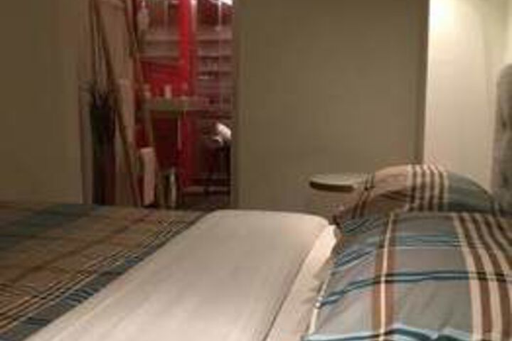 Room 10 of 22