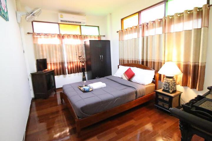 Room 2 of 6