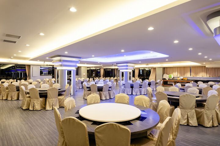 Ballroom/Hall 117 of 153