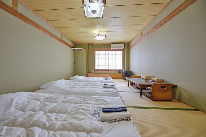 Room 28 of 80