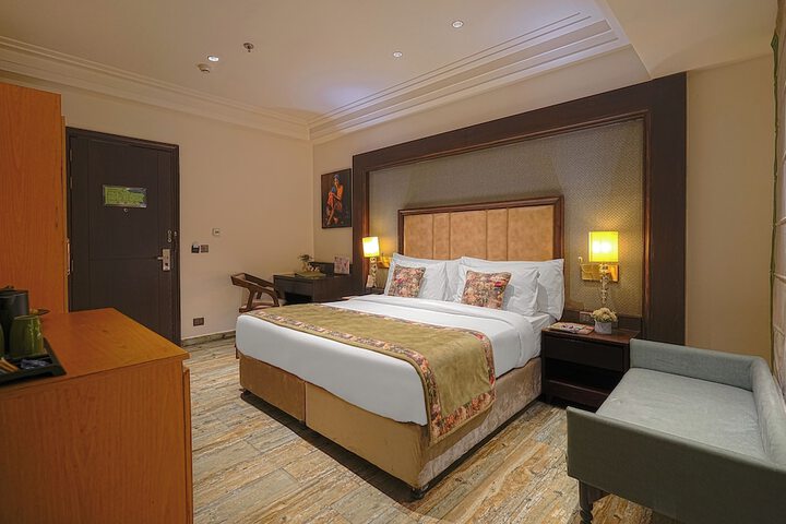 Room 28 of 63