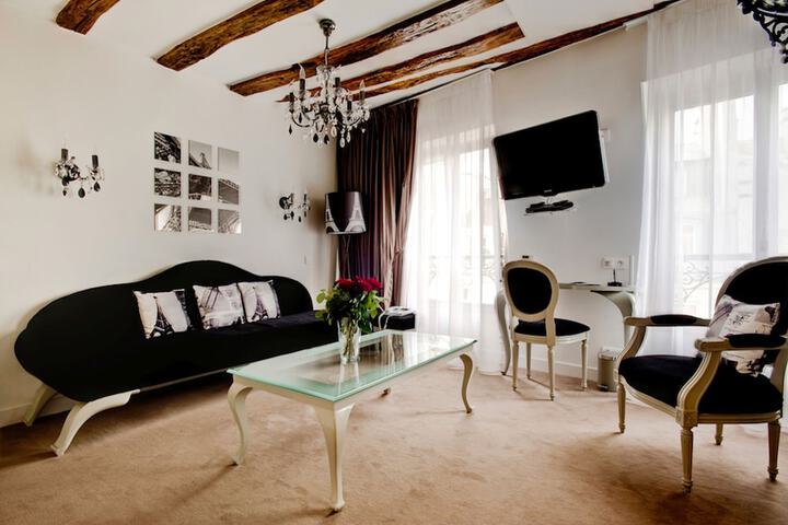 Room 12 of 33