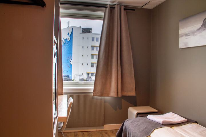 Room 36 of 86