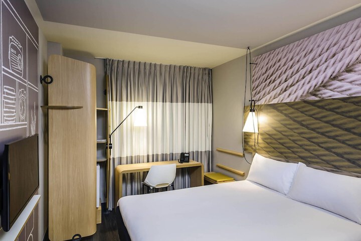 Room 8 of 30