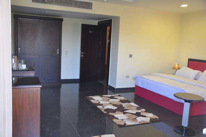 Room 8 of 340