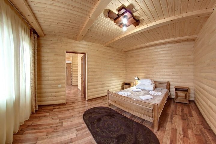 Room 27 of 64
