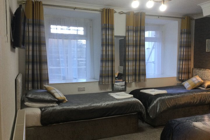 Room 32 of 170